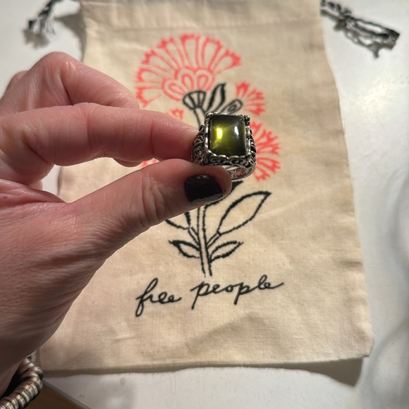 FREE PEOPLE green stone ring| size 7 | NWOT | beautiful great statement piece! - Picture 4 of 6